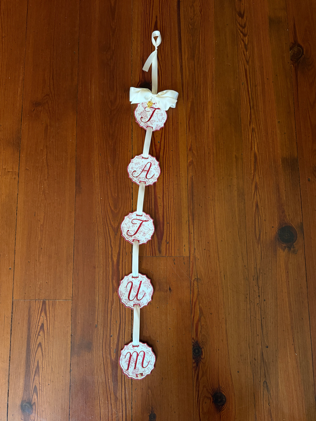 Bow hanger
